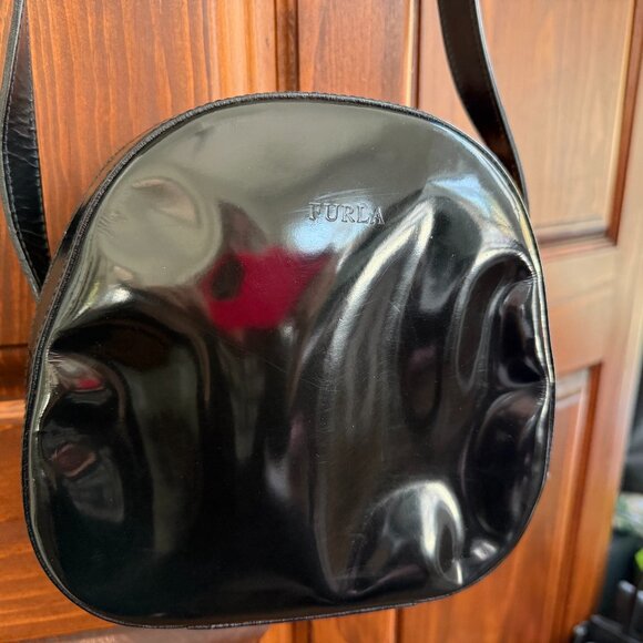 VINTAGE FURLA BLACK PATENT LEATHER CROSSBODY - Picture 5 of 6